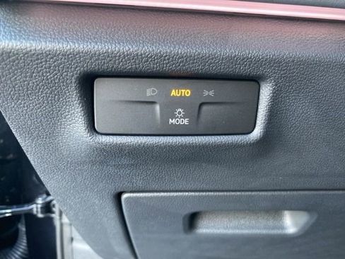 New 2025 Volkswagen Tiguan SE AWD/4WD image 33