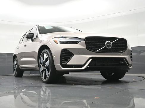 Used 2025 Volvo XC60 T8 Plus w/ Protection Package Premier AWD/4WD image 24