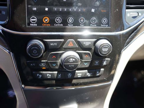 Used 2021 Jeep Grand Cherokee Limited w/ Luxury Group II AWD/4WD image 20