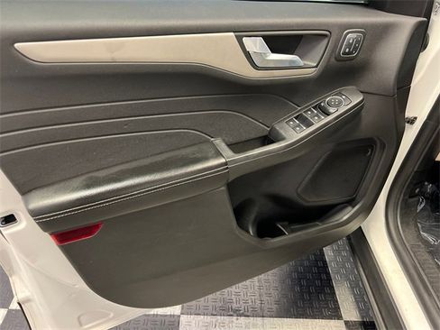 Used 2022 Ford Escape SEL w/ Technology Package image 8