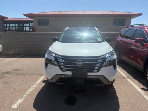 Used 2025 Nissan Rogue SL AWD/4WD image 2