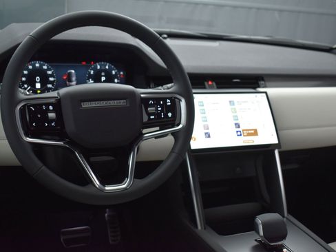 New 2024 Land Rover Discovery Sport Dynamic SE image 7