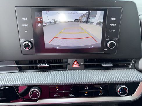 Used 2025 Kia Sportage LX FWD image 25