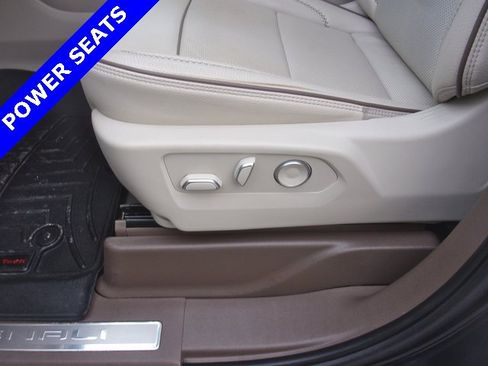 Used 2024 GMC Yukon XL Denali w/ Advanced Technology Package image 11