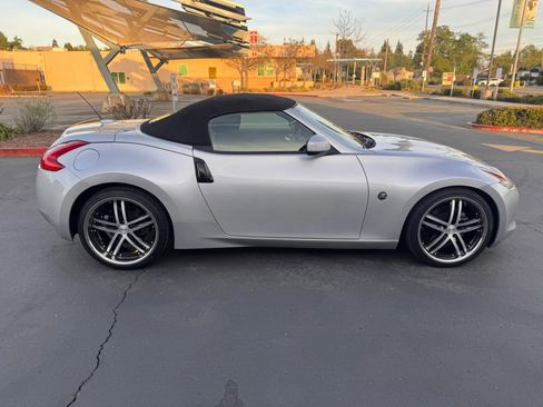 Used 2012 Nissan 370Z Roadster RWD image 7