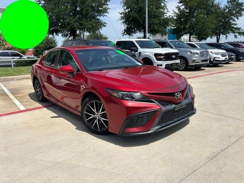 Used 2022 Toyota Camry SE FWD image 1