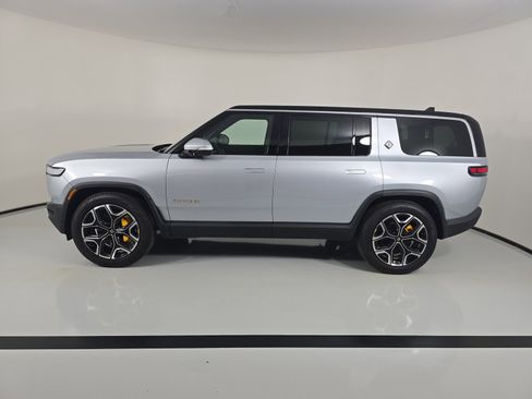 Used 2023 Rivian R1S Adventure AWD/4WD image 2