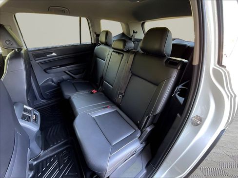 Used 2021 Volkswagen Atlas SE w/ Towing Package FWD image 22