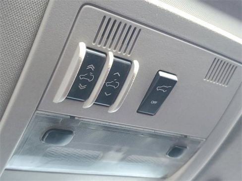 Used 2012 GMC Yukon Denali image 22