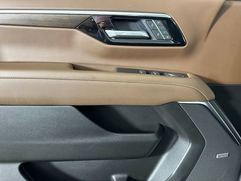 Used 2025 Chevrolet Tahoe High Country image 24