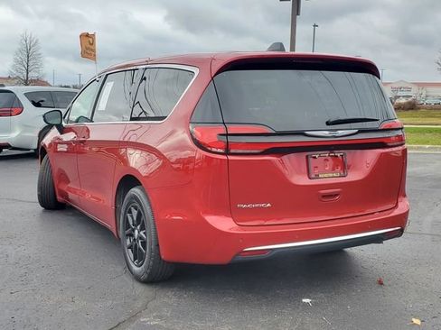 Certified 2024 Chrysler Pacifica Touring-L image 29