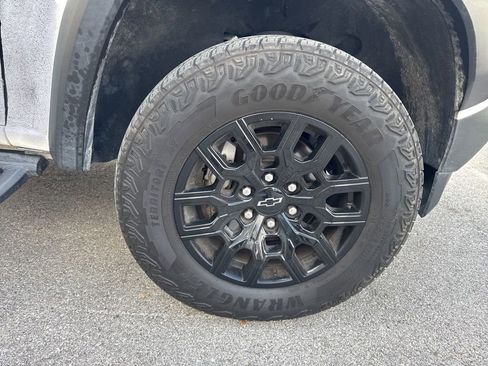 Used 2024 Chevrolet Colorado Trail Boss w/ Technology Package image 3