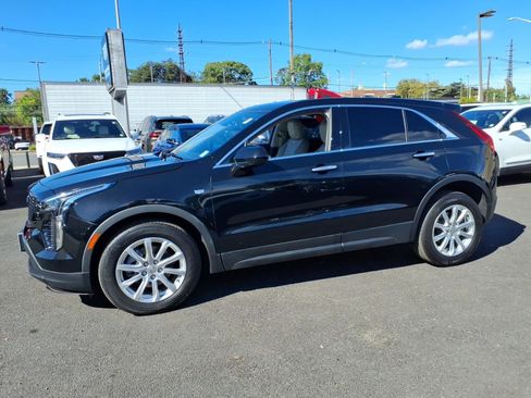 Certified 2023 Cadillac XT4 Luxury w/ Cold Weather Package FWD image 8