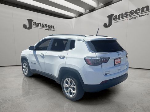 Used 2025 Jeep Compass Latitude image 2