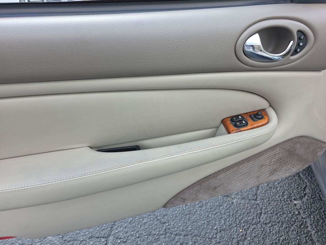 Used 2000 Jaguar XK8 Convertible RWD image 5