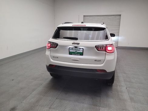 Used 2025 Jeep Compass Latitude w/ Sun & Sound Group AWD/4WD image 7