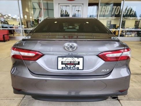 Certified 2018 Toyota Camry XLE image 10