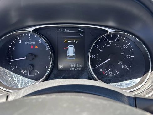 Used 2016 Nissan Rogue SV w/ SV Premium Package image 10