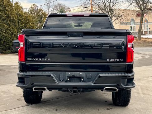 Used 2019 Chevrolet Silverado 1500 Custom w/ Custom Value Package image 4