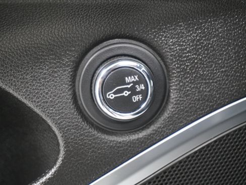 Used 2022 Buick Enclave Essence FWD image 27