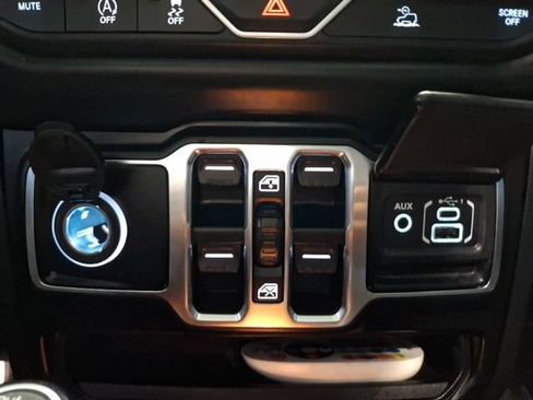 Used 2022 Jeep Gladiator Sport AWD/4WD image 26