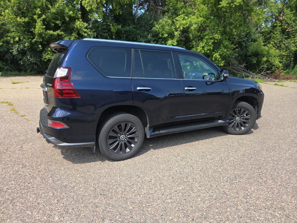 Used 2021 Lexus GX 460 Premium w/ Accessory Package AWD/4WD image 17