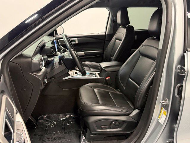 Used 2024 Ford Explorer XLT w/ Equipment Group 202A AWD/4WD image 10