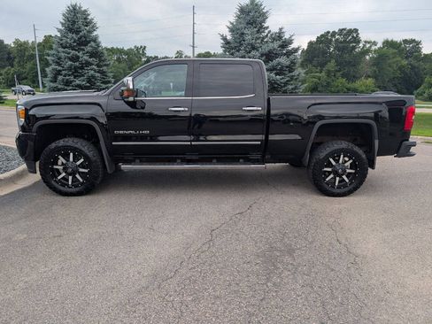 Used 2016 GMC Sierra 2500 Denali w/ Duramax Plus Package AWD/4WD image 5