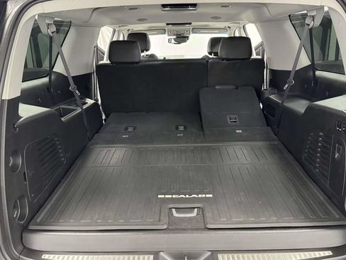 Used 2016 Cadillac Escalade ESV Luxury AWD/4WD image 19