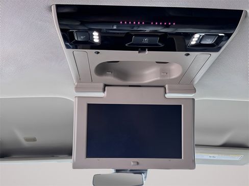 Used 2016 Chevrolet Suburban LTZ image 16