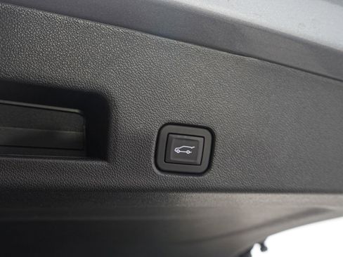 Used 2025 Chevrolet Traverse RS image 12