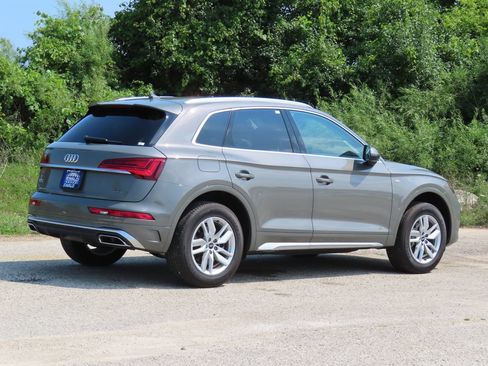 Used 2023 Audi Q5 2.0T Premium w/ Convenience Package AWD/4WD image 3