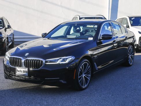 Certified 2023 BMW 530e w/ Convenience Package image 3