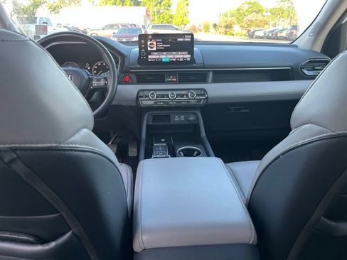 Used 2025 Honda Pilot Touring image 17