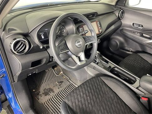 Used 2023 Nissan Kicks SV image 3