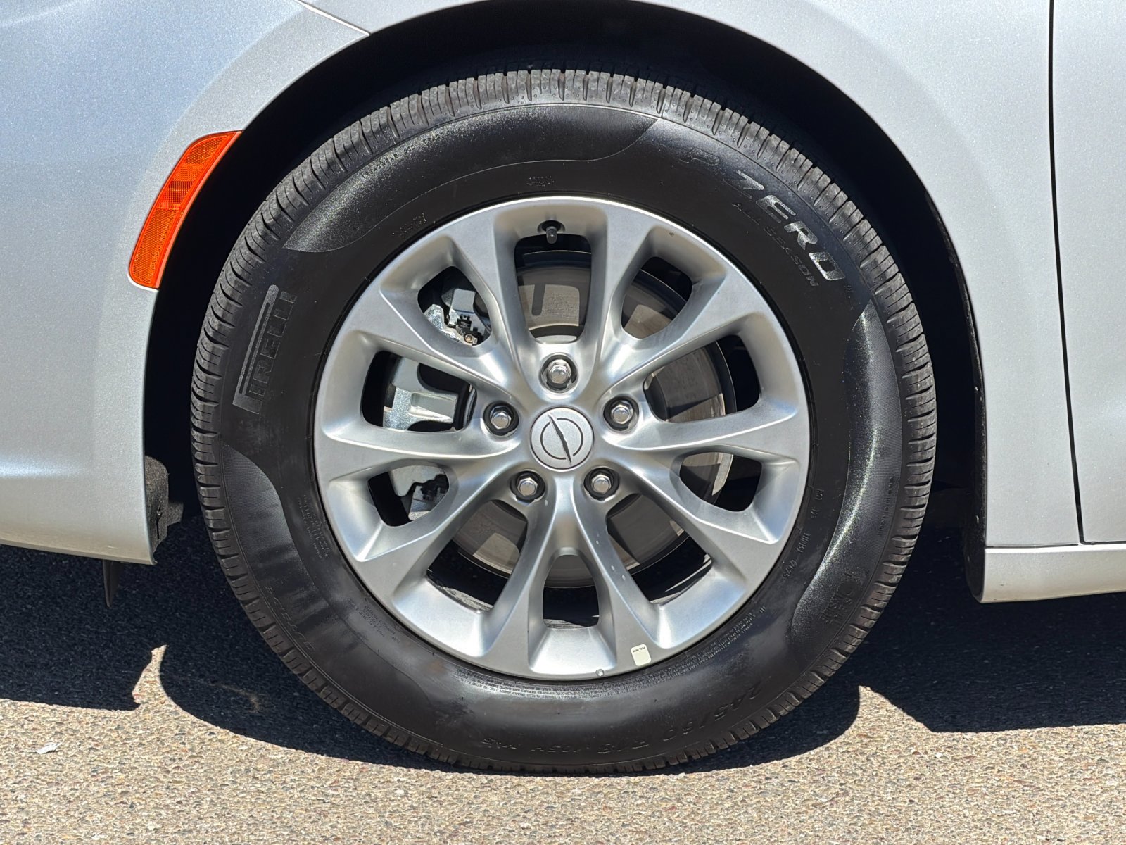 Used 2026 Chrysler Pacifica Limited FWD image 38