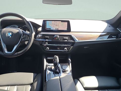 Used 2019 BMW 530i w/ Convenience Package image 2