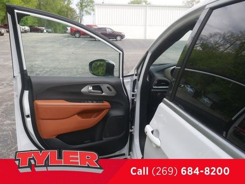 New 2026 Chrysler Pacifica Pinnacle w/ Trailer Tow Group AWD/4WD image 21
