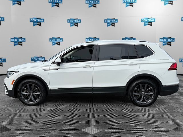 Used 2022 Volkswagen Tiguan SE FWD image 2