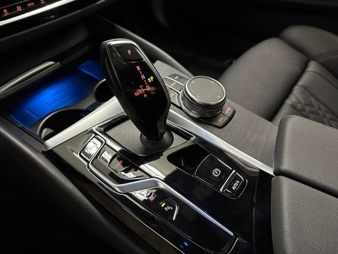 Used 2023 BMW 530e w/ Convenience Package image 18