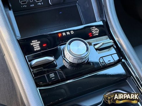 New 2025 Jeep Grand Cherokee Overland w/ Adv Protech Group III AWD/4WD image 18