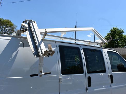 Used 2015 Chevrolet Express 2500 image 35