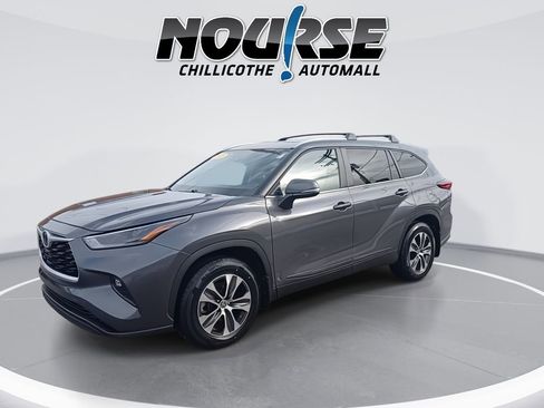 Used 2023 Toyota Highlander XLE image 4