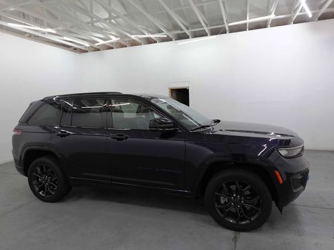 Used 2023 Jeep Grand Cherokee 30th Anniversary AWD/4WD image 4