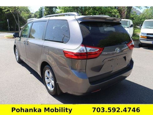 Used 2017 Toyota Sienna LE FWD image 7