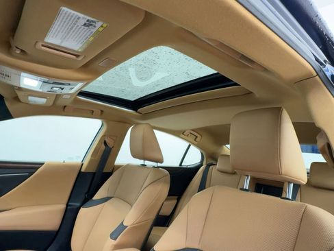 Certified 2025 Lexus ES 350 w/ Premium Package image 15