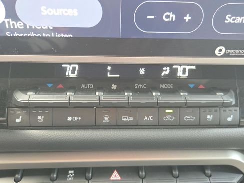 Used 2022 Toyota Tundra Limited w/ Power Package image 33