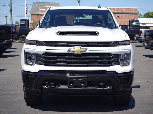 Used 2025 Chevrolet Silverado 2500 Custom w/ Custom Value Package AWD/4WD image 5