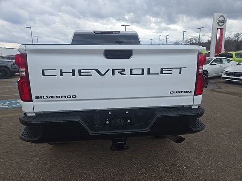 Used 2021 Chevrolet Silverado 2500 Custom w/ Custom Value Package image 6