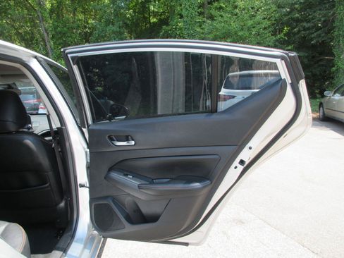 Used 2020 Nissan Altima 2.5 SR w/ Premium Package FWD image 17